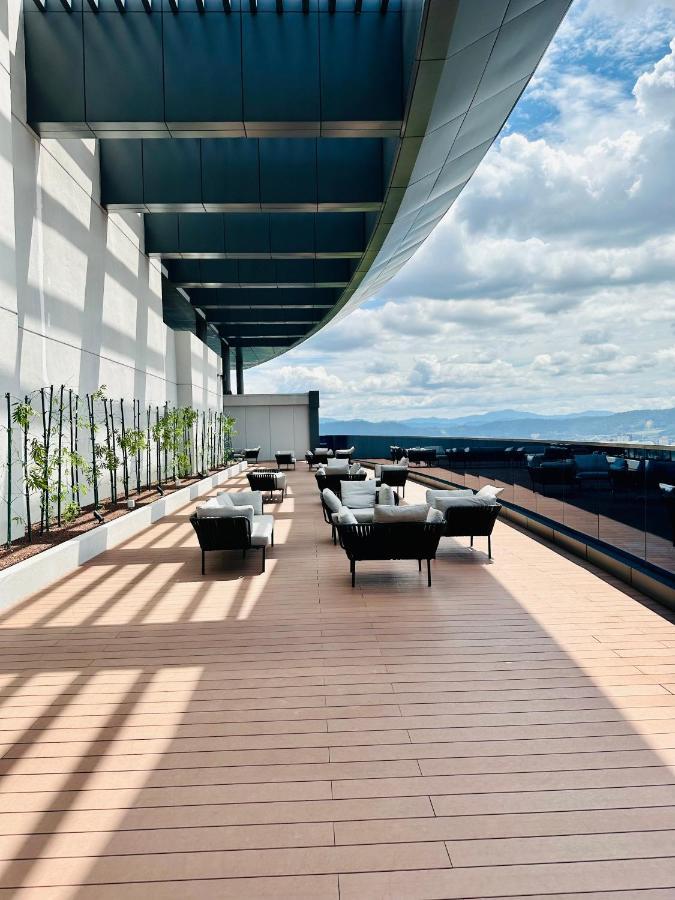 Luxury Suites At Eaton Klcc Kuala Lumpur Exterior photo