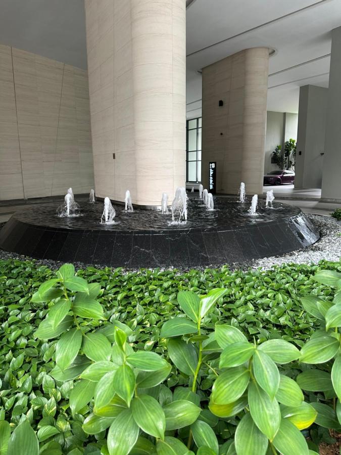 Luxury Suites At Eaton Klcc Kuala Lumpur Exterior photo